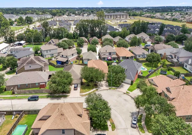Photo 2 of Sale Pending at 21906 Trapper Lake Dr, Spring, TX 77388 | MLS# 32766793 | Listing updated on 2026-08-27