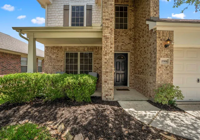 Photo 3 of Sale Pending at 21906 Trapper Lake Dr, Spring, TX 77388 | MLS# 32766793 | Listing updated on 2026-08-27