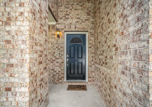 Photo 3 of Sale Pending at 21906 Trapper Lake Dr, Spring, TX 77388 | MLS# 32766793 | Listing updated on 2026-08-27