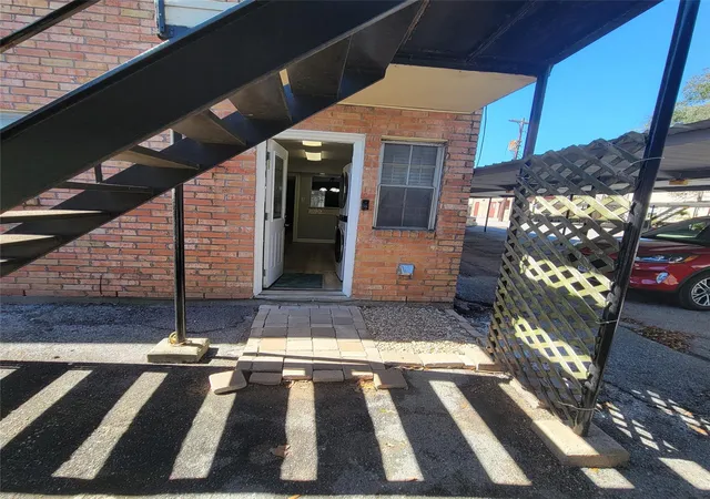 2nd image of 5210 Arboles Dr, Houston, TX 77035