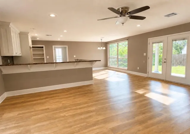 3rd image of 422 Pine Harbor Dr, Onalaska, TX 77360 | MLS# 35431070