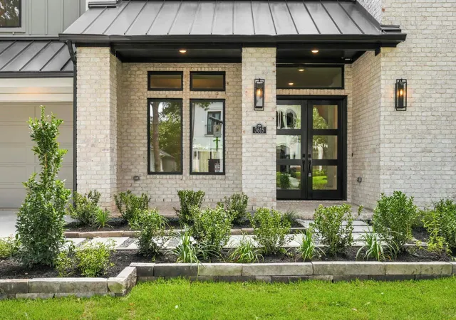 Photo 1 of Single family home for sale at 3615 Newcastle Dr, Houston, TX 77027 | MLS# 7151403 | Listing updated on 2026-09-16