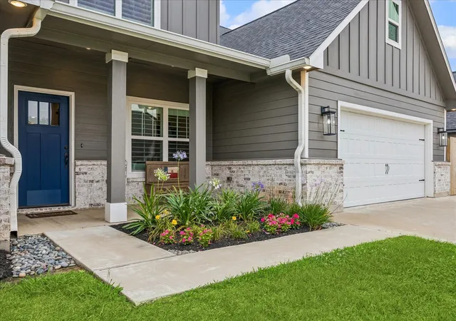 Homes for sale in Lake Jackson, TX | 111 Creekside Lane, Lake Jackson, TX 77566 | MLS# 25760078