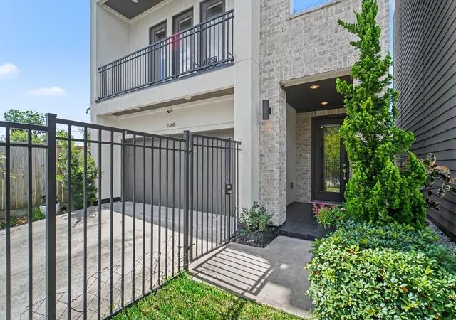 Photo 3 of Sale Pending at 1608 Harrington St, Houston, TX 77009 | MLS# 64347747 | Listing updated on 2026-09-10