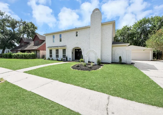 Photo 1 of Single family home for sale at 13710 Whitchurch Wy, Houston, TX 77015 | MLS# 94379311 | Listing updated on 2026-09-19