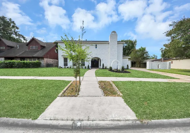 Photo 2 of Single family home for sale at 13710 Whitchurch Wy, Houston, TX 77015 | MLS# 94379311 | Listing updated on 2026-09-19