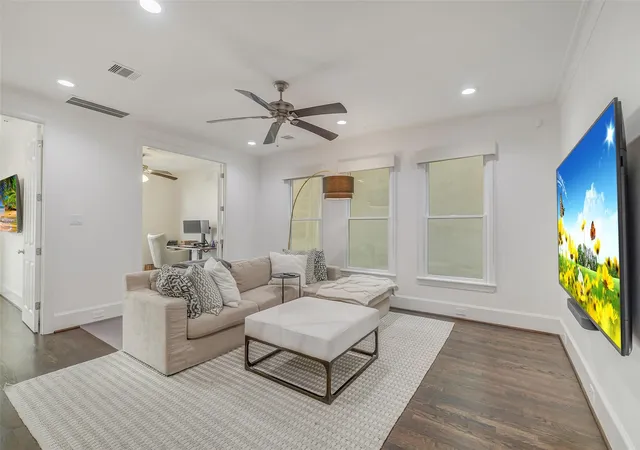 Photo 4 of Sale Pending at 859 Rosastone Trl, Houston, TX 77024 | MLS# 50302056 | Listing updated on 2026-09-14