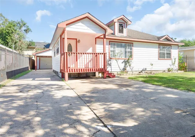 Photo 1 of Sale Pending at 7119 Quince St, Houston, TX 77087 | MLS# 87859359 | Listing updated on 2025-09-20