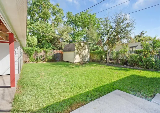 Photo 3 of Sale Pending at 7119 Quince St, Houston, TX 77087 | MLS# 87859359 | Listing updated on 2025-09-20