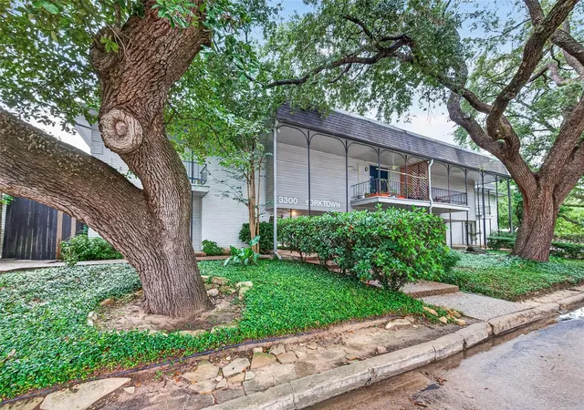 3rd image of 3300 Yorktown St #28, Houston, TX 77056 | MLS# 67985111