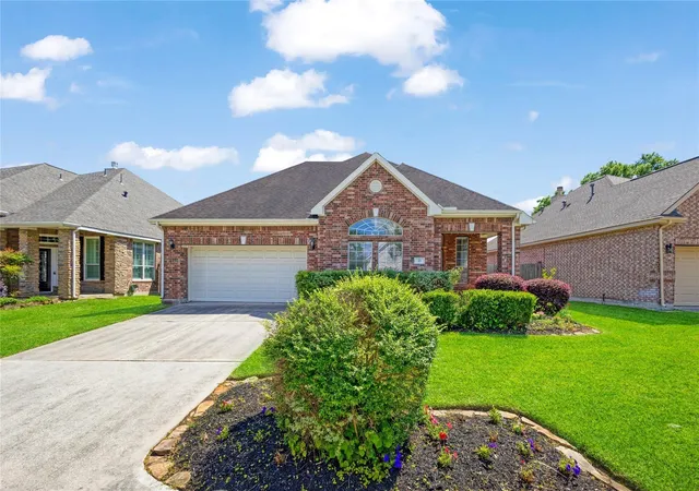 Photo 2 of Single family home for sale at 43 Tarrytown Way, Conroe, TX 77384 | MLS# 14600049 | Listing updated on 2026-08-30