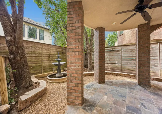 Photo 3 of Townhouse for sale at 5417 Dickson St #B, Houston, TX 77007 | MLS# 28978194 | Listing updated on 2026-10-09