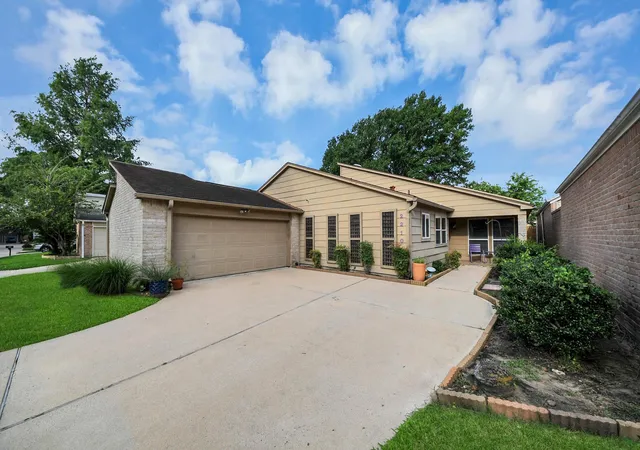 Homes for sale in Houston, TX | 2210 Linea Del Pino St, Houston, TX 77077 | MLS# 25858975