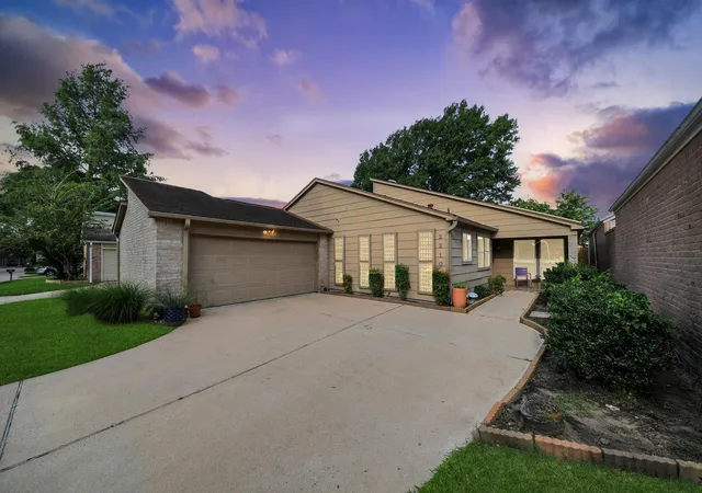 Homes for sale in Houston, TX | 2210 Linea Del Pino St, Houston, TX 77077 | MLS# 25858975