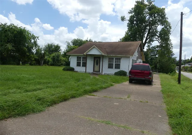 4th image of 7713 Airline Dr, Houston, TX 77037 | MLS# 89404487