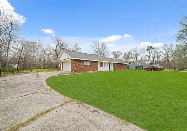 Photo 2 of Single family home for sale at 7265 Ashburn St, Houston, TX 77061 | MLS# 71832659 | Listing updated on 2026-08-19