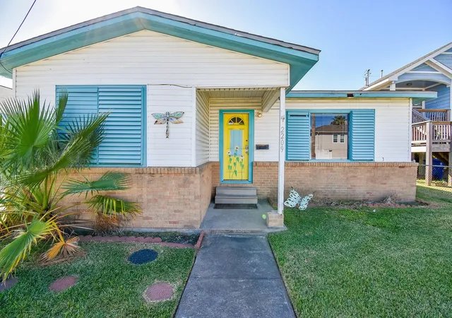 Photo 1 of Single family home for sale at 2209 Saladia St, Galveston, TX 77551 | MLS# 22815475 | Listing updated on 2026-05-11