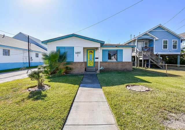 Photo 2 of Single family home for sale at 2209 Saladia St, Galveston, TX 77551 | MLS# 22815475 | Listing updated on 2026-05-11