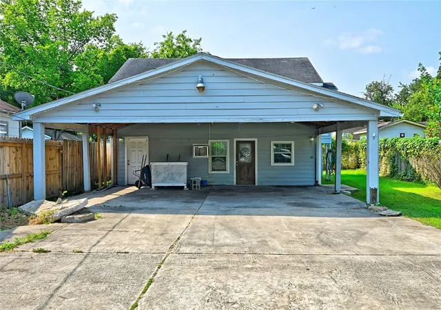 Photo 2 of Single family home for sale at 314 King St, Houston, TX 77022 | MLS# 68754080 | Listing updated on 2026-09-04