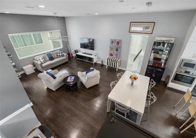Photo 4 of Single family home for sale at 1229 W 17th Street, Houston, TX 77008 | MLS# 77597949 | Listing updated on 2026-09-18