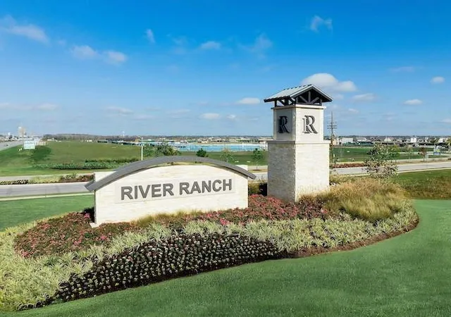 Listing Photo 2 - Condo for sale in building located at 1805 N Peach Creek Dr, Dayton, TX 77535 - Unit #
