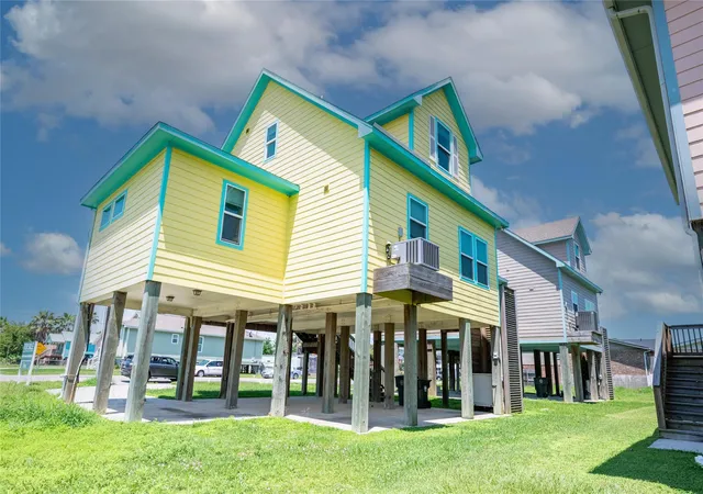 Photo 4 of Single family home for sale at 1728 69th Street, Galveston, TX 77551 | MLS# 10885094 | Listing updated on 2026-08-30