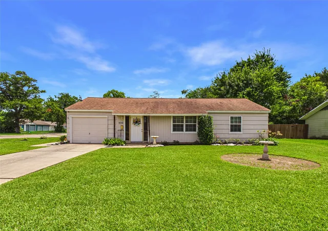1st image of 212 Elm St, Lake Jackson, TX 77566 | MLS# 8172959