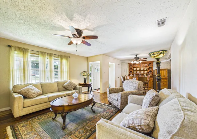 3rd image of 212 Elm St, Lake Jackson, TX 77566 | MLS# 8172959