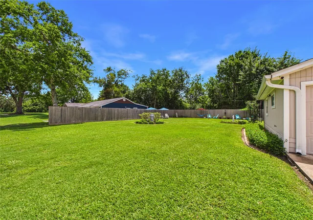 5th image of 212 Elm St, Lake Jackson, TX 77566 | MLS# 8172959