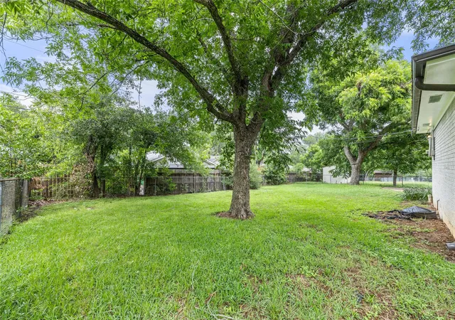 24th image of 2411 Airline Dr, Brenham, TX 77833 | MLS# 30256729