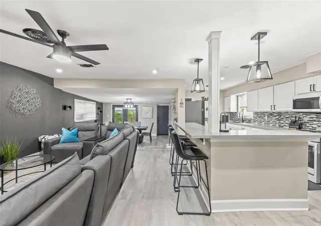 2nd image of 2411 Airline Dr, Brenham, TX 77833 | MLS# 30256729