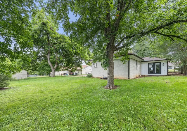 4th image of 2411 Airline Dr, Brenham, TX 77833 | MLS# 30256729