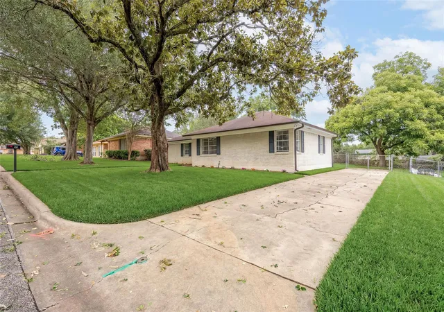 5th image of 2411 Airline Dr, Brenham, TX 77833 | MLS# 30256729