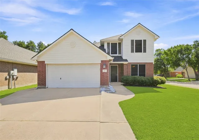 1st image of 217 Fox Springs Ct, Dickinson, TX 77539 | MLS# 55310306