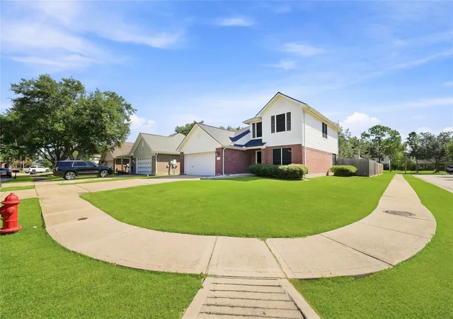 2nd image of 217 Fox Springs Ct, Dickinson, TX 77539 | MLS# 55310306