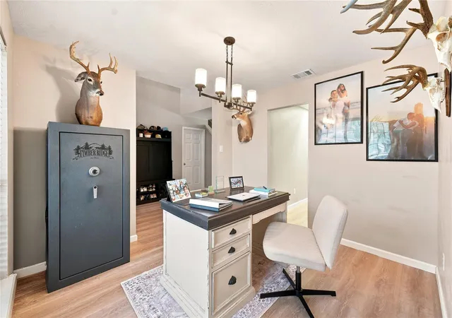 5th image of 217 Fox Springs Ct, Dickinson, TX 77539 | MLS# 55310306