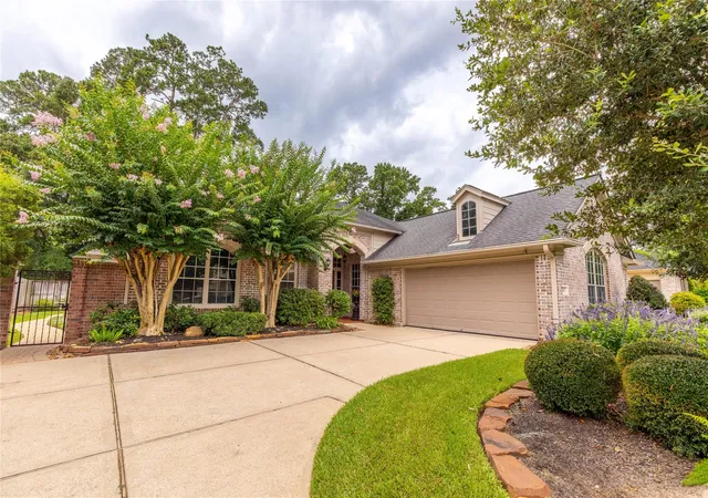 Photo 2 of Sale Pending at 19 Palmer Green Pl, Spring, TX 77381 | MLS# 10750359 | Listing updated on 2026-08-21