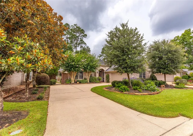 Photo 2 of Sale Pending at 19 Palmer Green Pl, Spring, TX 77381 | MLS# 10750359 | Listing updated on 2026-08-21