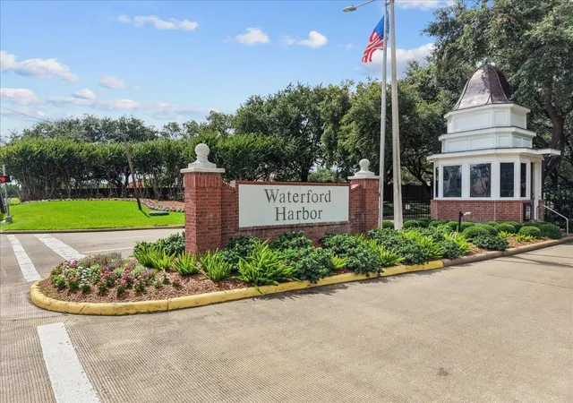 Homes for sale in Kemah, TX | 403 Waterford Wy, Kemah, TX 77565 | MLS# 19410078