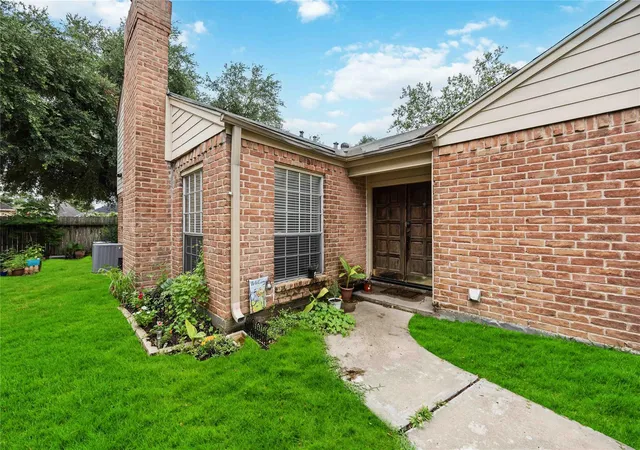 2nd image of 805 Chateau Pl, Richmond, TX 77469 | MLS# 33517639
