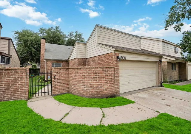 3rd image of 805 Chateau Pl, Richmond, TX 77469 | MLS# 33517639