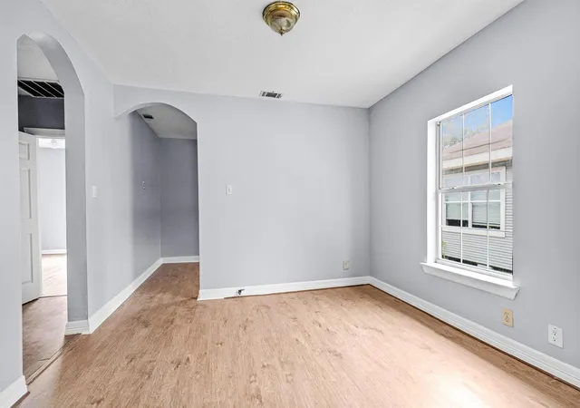 3rd image of 4522 Canal St, Houston, TX 77011 | MLS# 77584345