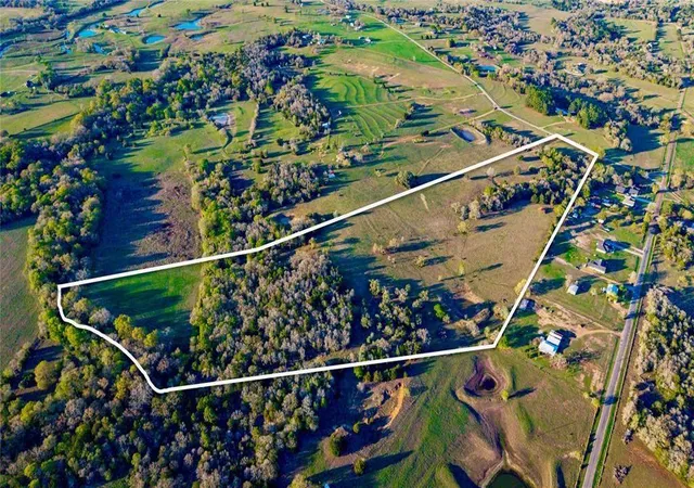 17th image of 1700 County Road 216, Giddings, TX 78942 | MLS# 60856592