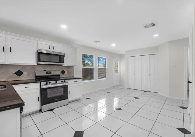 Photo 4 of Sale Pending at 15118 Gaines Meadow Ct, Houston, TX 77083 | MLS# 77629596 | Listing updated on 2026-09-20