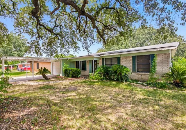 Photo 1 of Single family home for sale at 2302 E Rosebud Ave, Victoria, TX 77901 | MLS# 42934357 | Listing updated on 2026-08-28
