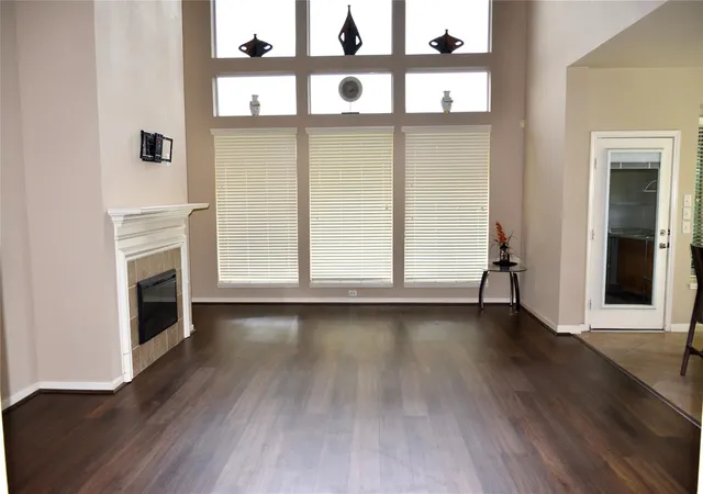 Photo 4 of Single family home for sale at 5106 Autumn Rose Ln, Sugar Land, TX 77479 | MLS# 5478069 | Listing updated on 2026-09-15
