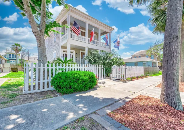 Photo 1 of Single family home for sale at 1815 Ursuline St, Galveston, TX 77550 | MLS# 19275000 | Listing updated on 2026-08-04