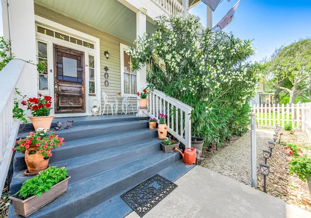 Photo 3 of Single family home for sale at 1815 Ursuline St, Galveston, TX 77550 | MLS# 19275000 | Listing updated on 2026-08-04