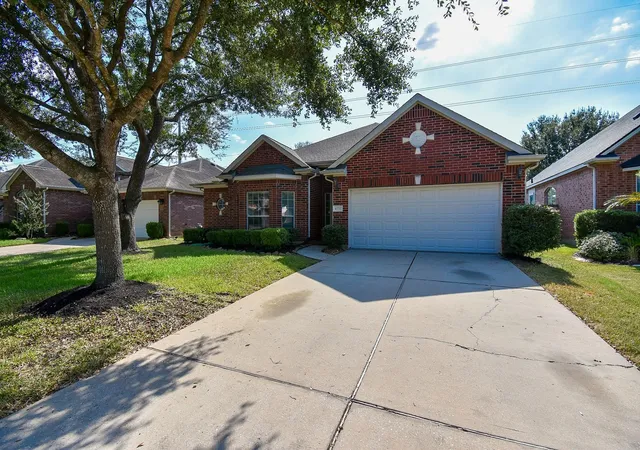 Photo 2 of Single family home for sale at 10727 Gilford Crest Dr, Spring, TX 77379 | MLS# 22532687 | Listing updated on 2026-09-11