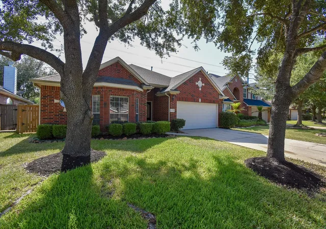 Photo 3 of Single family home for sale at 10727 Gilford Crest Dr, Spring, TX 77379 | MLS# 22532687 | Listing updated on 2026-09-11